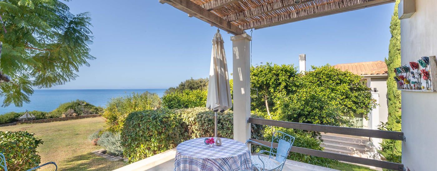 Moon Villa_Front Terrace View front